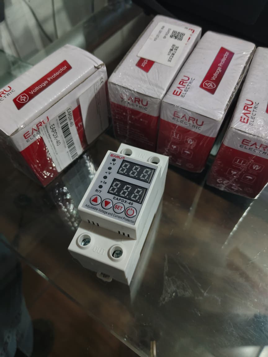 Protector Eléctrico Ajustable – Seguridad Total para tu Hogar y Negocio